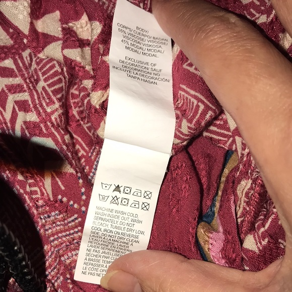 Lucky π brand medium red white tank with multi color and tassels π - Picture 5 of 5